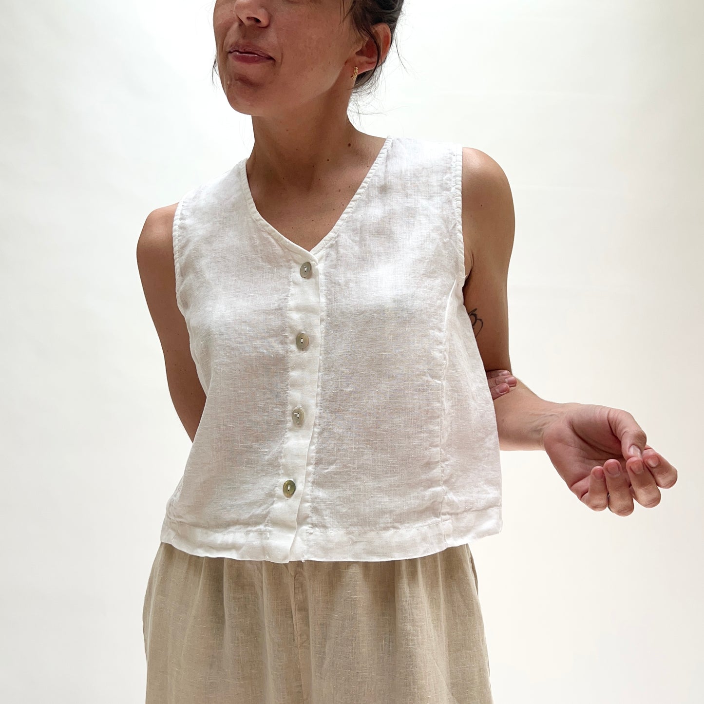 Hanky Linen Crop Vest in White
