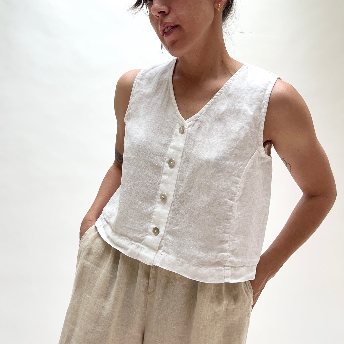 Hanky Linen Crop Vest in White