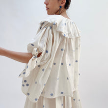Load image into Gallery viewer, DVAA | Amelia Top in White Floral

