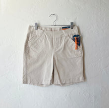 Load image into Gallery viewer, Jag | Gracie Short
