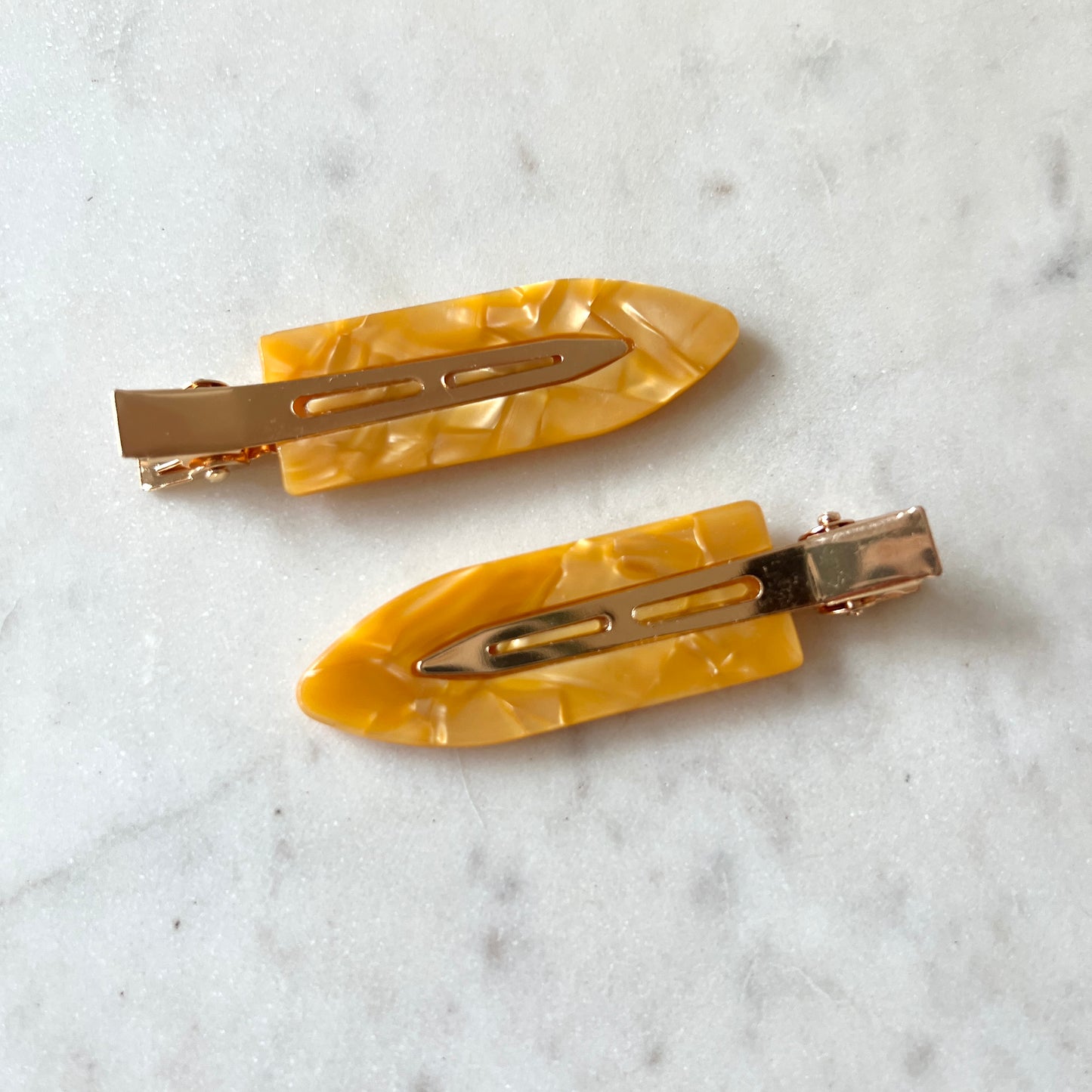 Creaseless Clips in Honeycomb