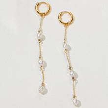 Load image into Gallery viewer, Luna Norte | Stacked Pearl Huggie Hoop

