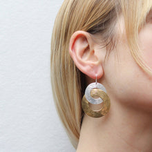 Load image into Gallery viewer, Large Interlocking Rings Wire Earrings
