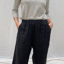 Load image into Gallery viewer, Cut Loose | Heavy Linen Easy Crop Flood in Black
