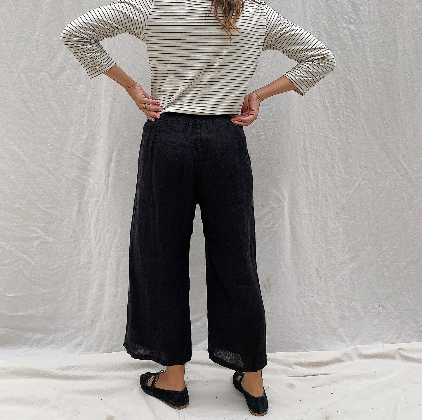 Heavy Linen Easy Crop Flood in Black