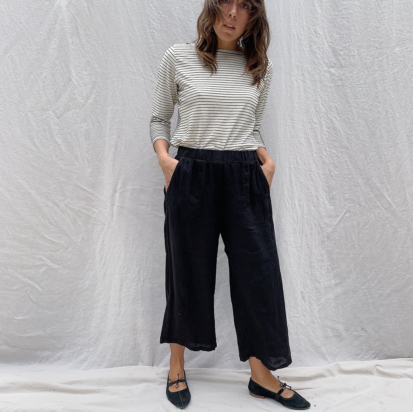Heavy Linen Easy Crop Flood in Black