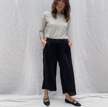 Load image into Gallery viewer, Cut Loose | Heavy Linen Easy Crop Flood in Black
