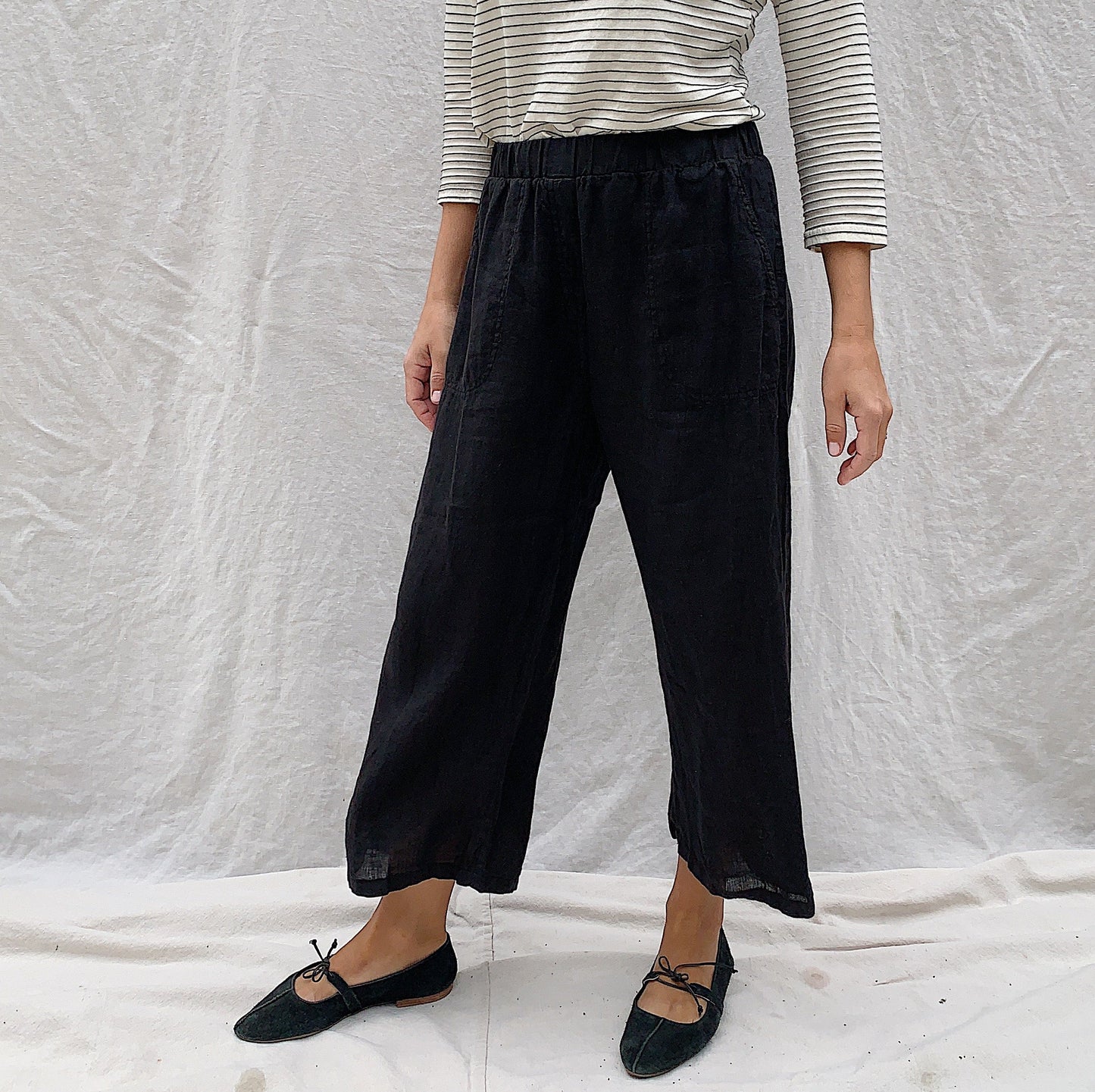 Heavy Linen Easy Crop Flood in Black