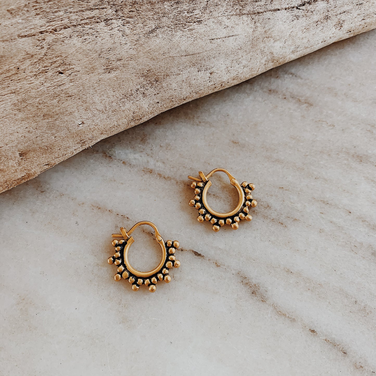Tiny Granulated Hoops with Clover Granulation