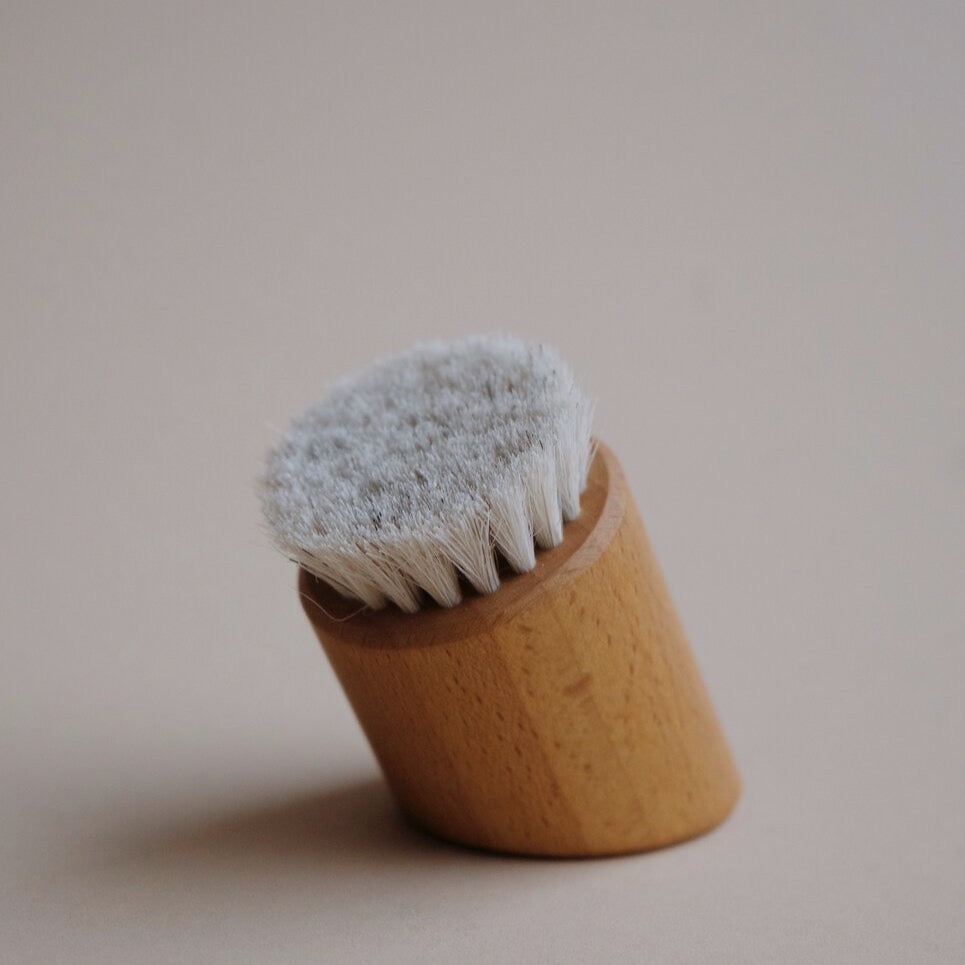 Standing Complexion Brush
