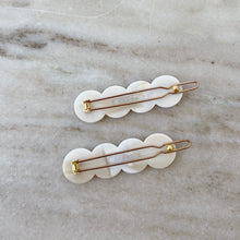 Load image into Gallery viewer, Scalloped Alba Tige Boule Barrette
