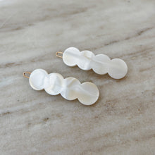 Load image into Gallery viewer, Scalloped Alba Tige Boule Barrette
