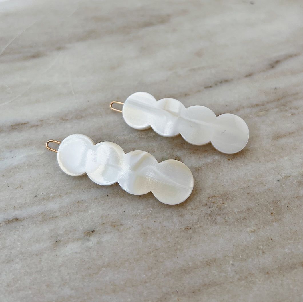 Scalloped Alba Tige Boule Barrette